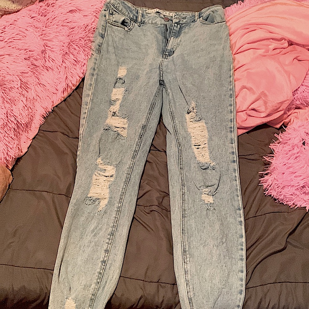 I’m selling Tinseltown light washed ripped jeans